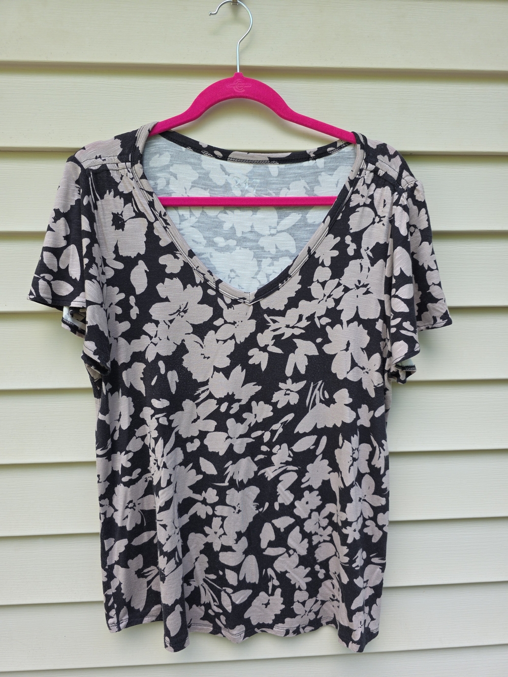 Women's Gray and Pink Floral V-Neck Tee with Flowy Sleeves